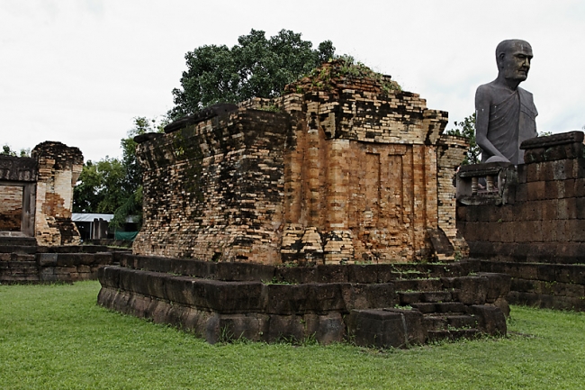 Prasat Sa Kamphaeng Yai-029
